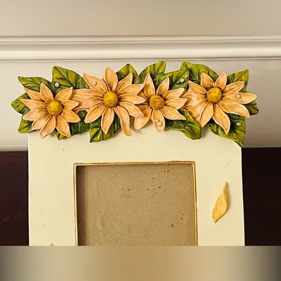 Floral Daisy Picture Frame with Dragonfly Accent 4x4 Picture Frame - Picture 3 of 8